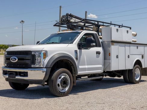 Used 2019 Ford F550 2WD Regular Cab Super Duty image 3