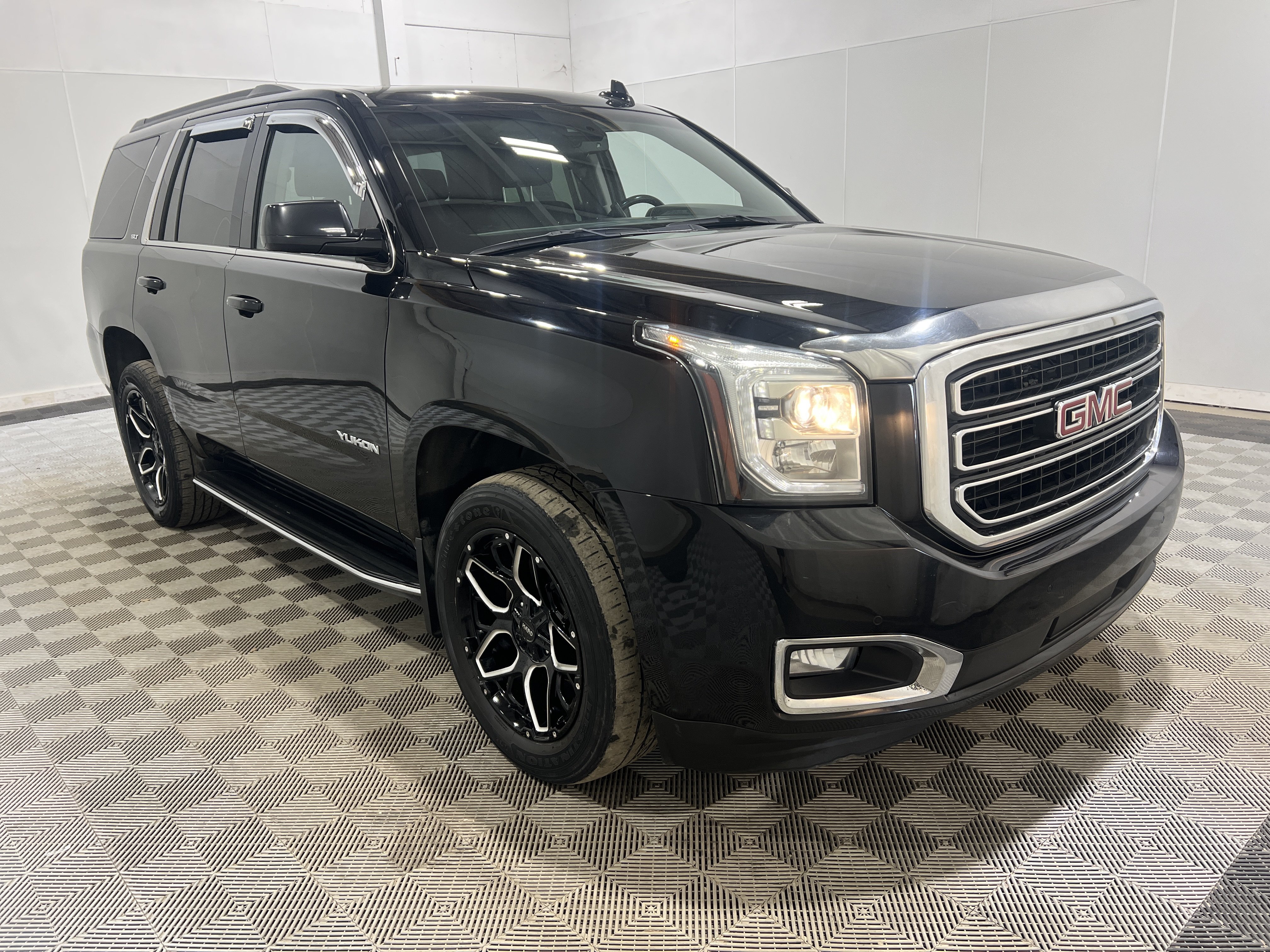 Used 2018 GMC Yukon SLT w/ HD Trailering Package AWD/4WD image 4