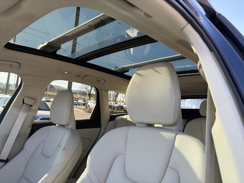 Certified 2023 Volvo XC60 B5 Plus w/ Climate Package image 21