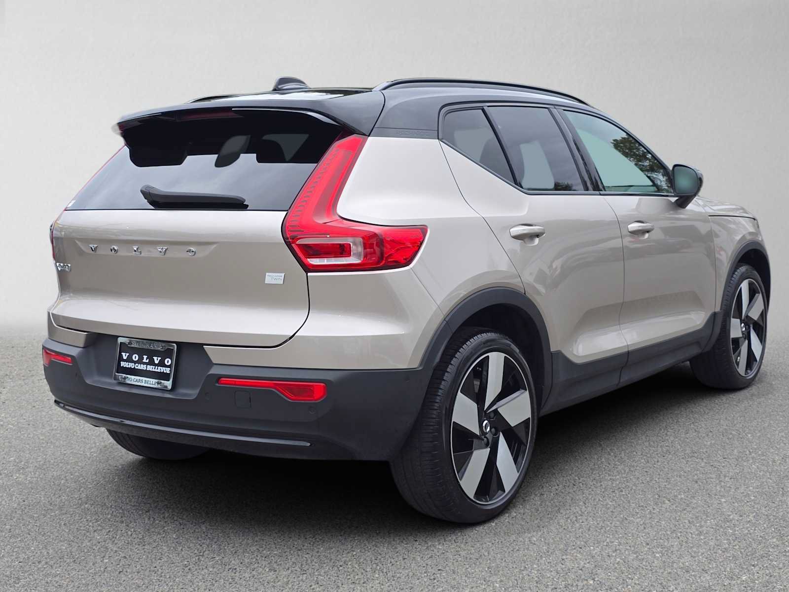Certified 2023 Volvo XC40 Recharge Ultimate w/ Protection Package Premier AWD/4WD image 4