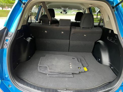 Used 2018 Toyota RAV4 LE image 24