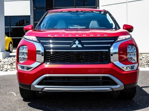 New 2025 Mitsubishi Outlander SE FWD image 2