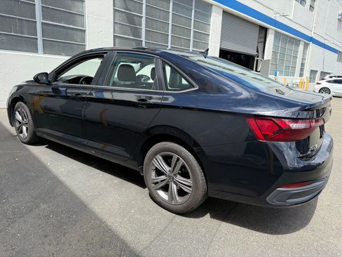 Used 2024 Volkswagen Jetta SE image 2