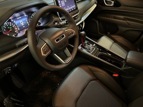 New 2026 Jeep Compass Latitude image 9