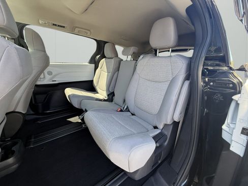 Used 2025 Toyota Sienna LE FWD image 24
