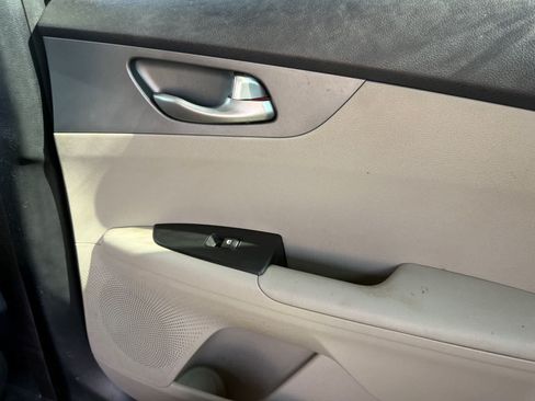 Used 2021 Kia Forte LXS FWD image 12