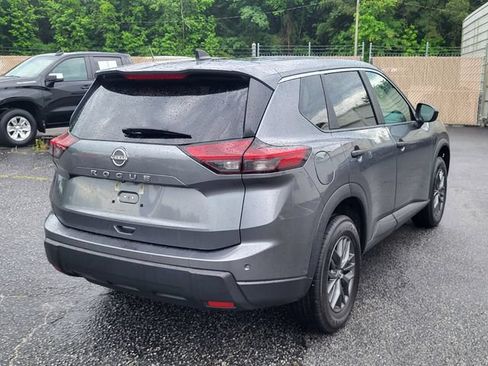 Used 2024 Nissan Rogue S FWD image 2