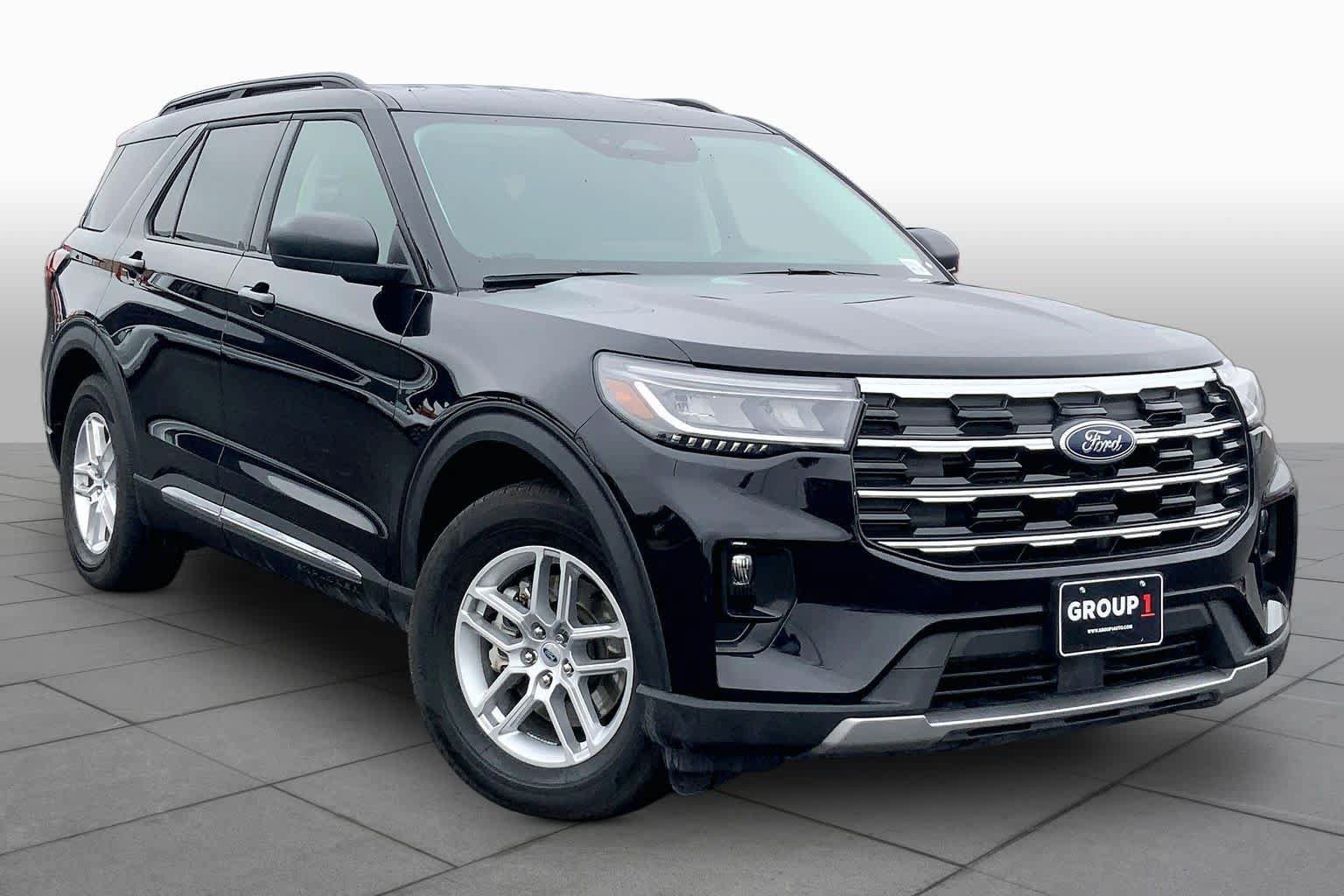 Used 2025 Ford Explorer Active w/ Active Comfort Package RWD image 3