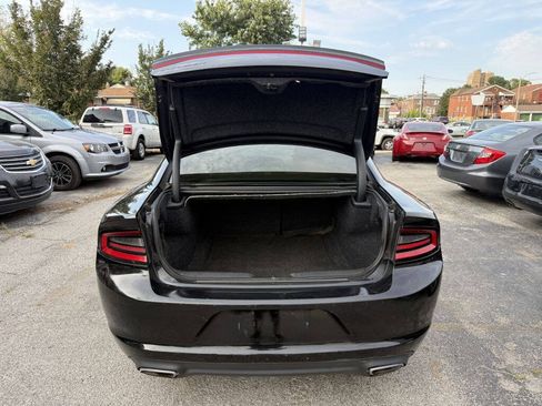 Used 2017 Dodge Charger SE RWD image 8