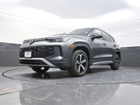 New 2026 Volkswagen Tiguan SE image 24