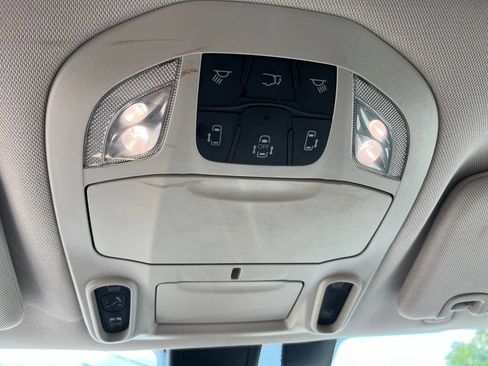 Used 2017 Chrysler Pacifica Limited w/ UConnect Theater Package FWD image 22