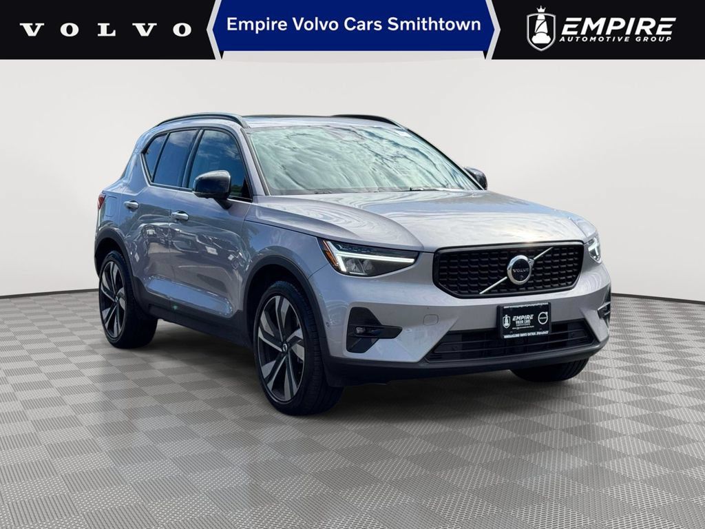 Used 2026 Volvo XC40 B5 Plus w/ Protection Package Premier AWD/4WD image 1