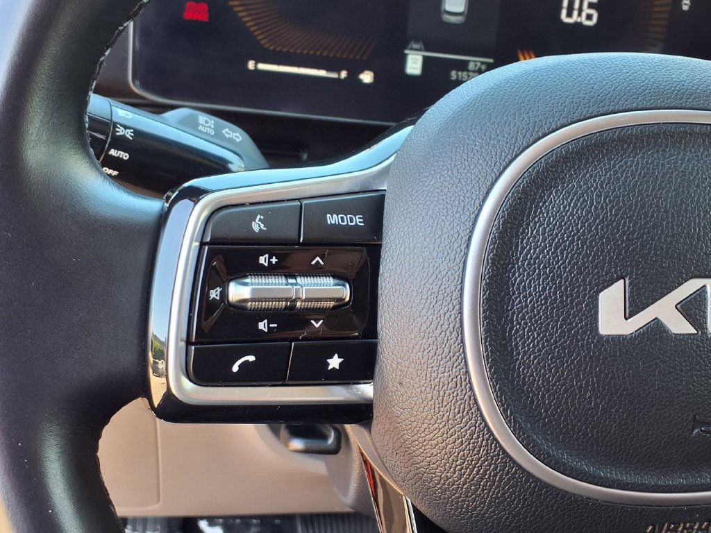 Certified 2025 Kia Carnival FWD image 22