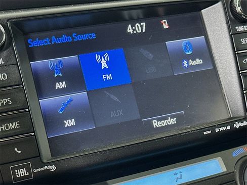 Used 2018 Toyota RAV4 SE image 28