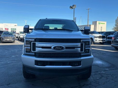 Used 2017 Ford F250 XLT image 2