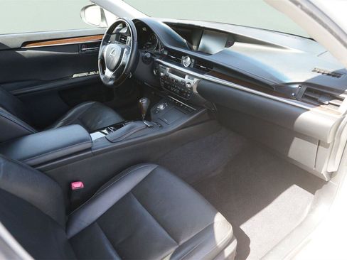 Used 2014 Lexus ES 350 w/ Luxury Package FWD image 18
