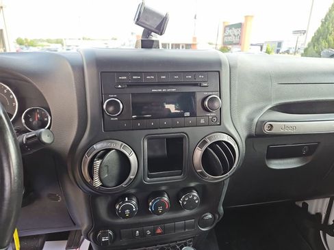 Used 2018 Jeep Wrangler Sport image 14