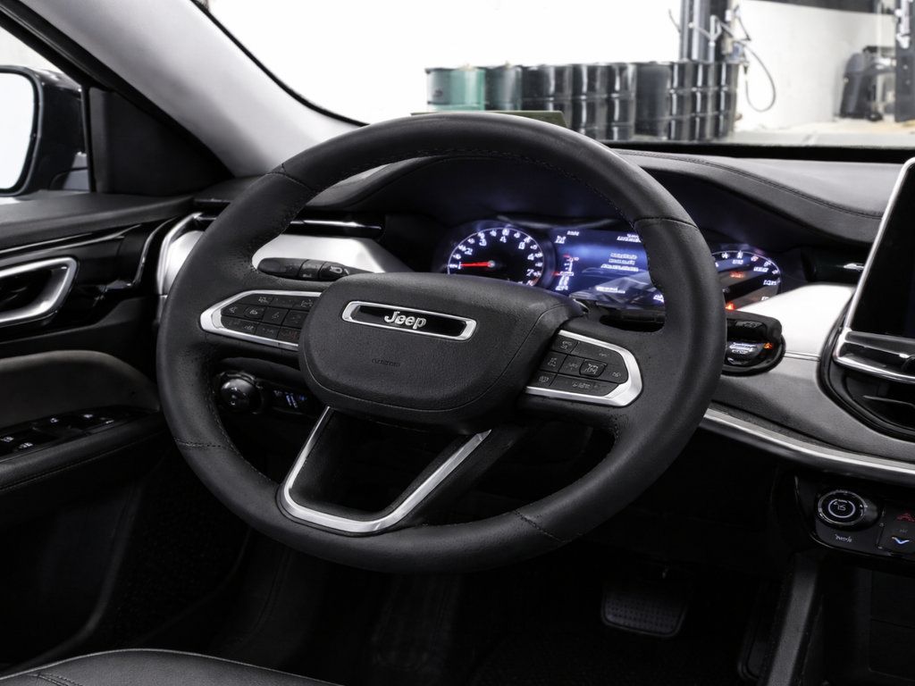 Used 2025 Jeep Compass Limited AWD/4WD image 15