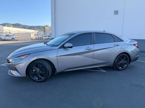 Used 2023 Hyundai Elantra Blue FWD image 15