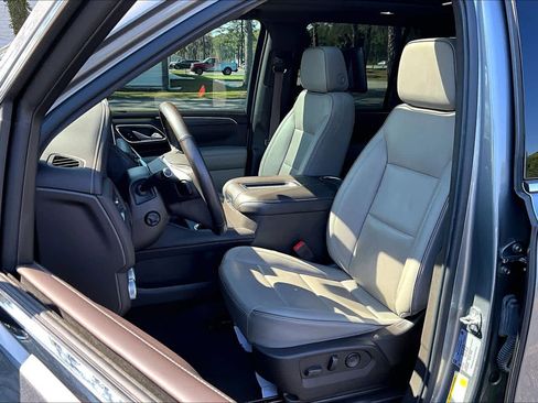 Used 2021 GMC Yukon SLT w/ SLT Premium Package image 8
