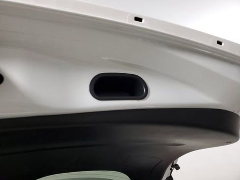 Used 2018 Toyota RAV4 XLE FWD image 9