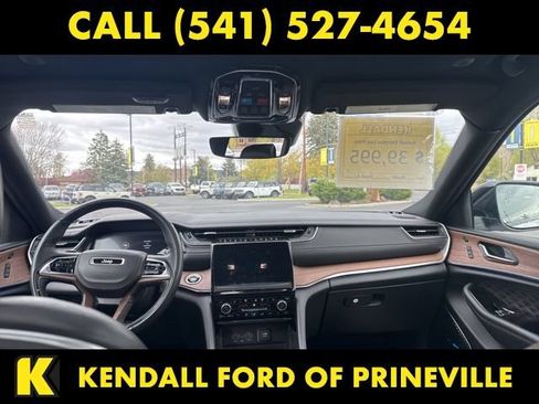Used 2022 Jeep Grand Cherokee L Summit w/ Luxury Tech Group V AWD/4WD image 10