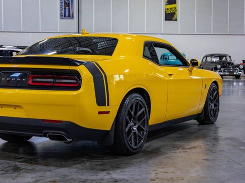 Used 2017 Dodge Challenger R/T Scat Pack w/ Leather Interior Group RWD image 27