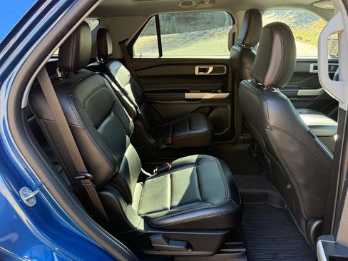 Used 2022 Ford Explorer XLT w/ Equipment Group 202A image 20