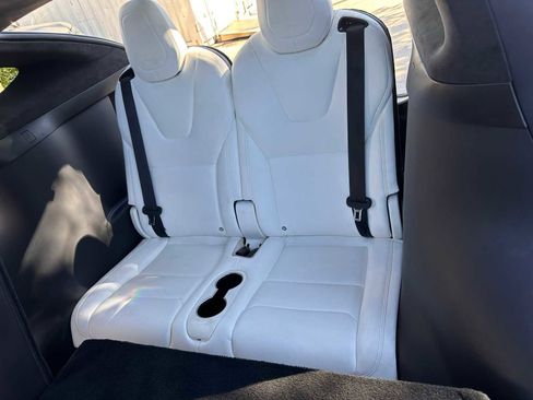 Used 2018 Tesla Model X 75D image 12