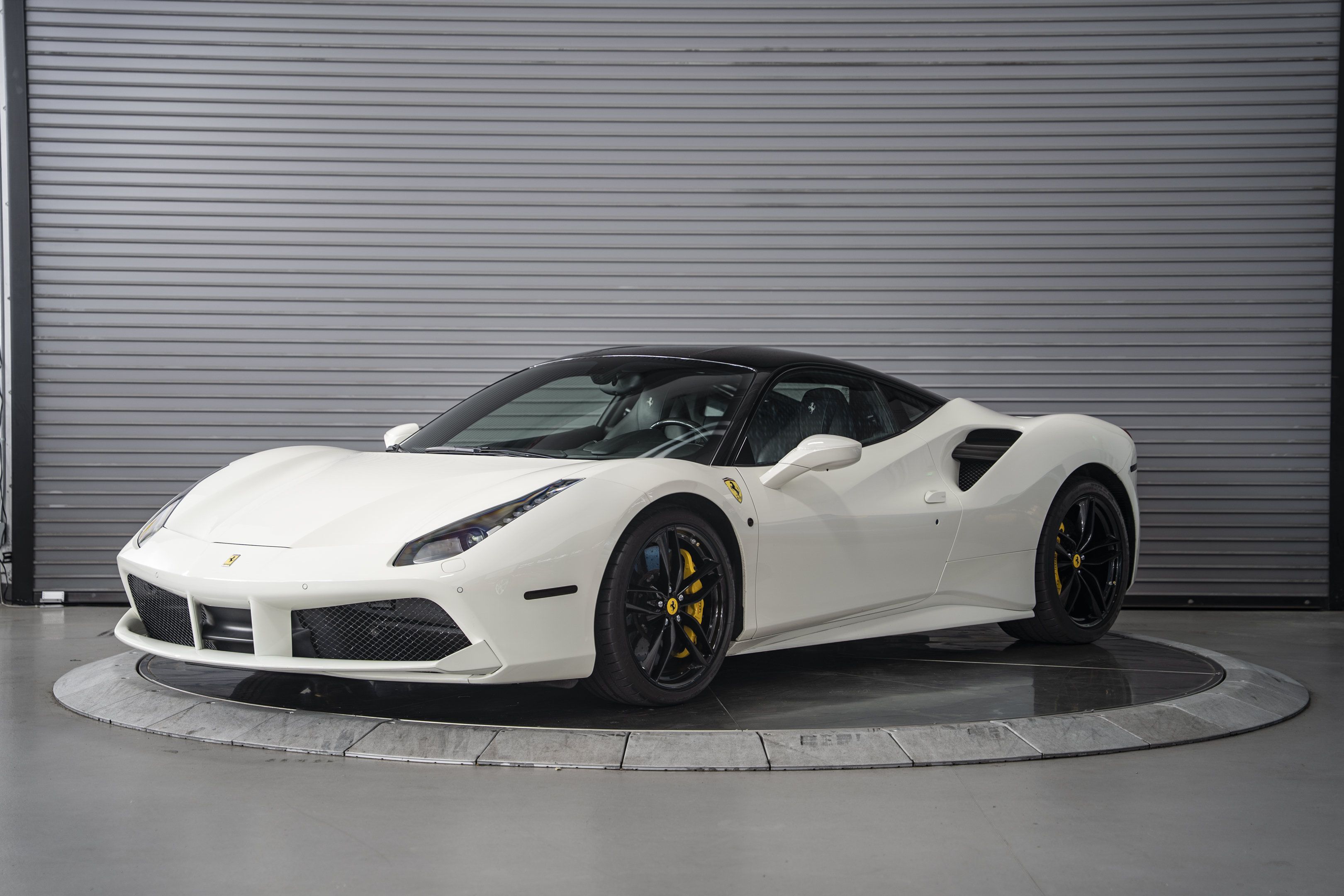 Used 2018 Ferrari 488 GTB RWD image 1