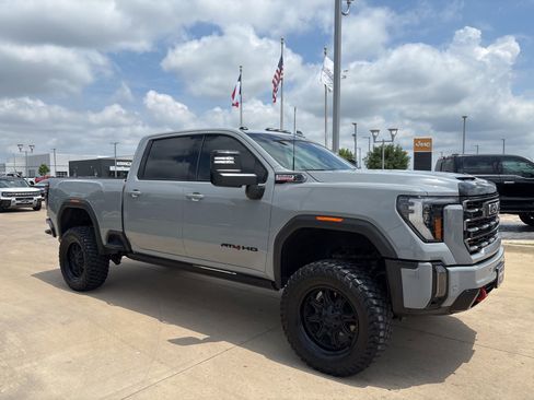 Used 2024 GMC Sierra 2500 AT4 w/ AT4 Premium Plus Package AWD/4WD image 8