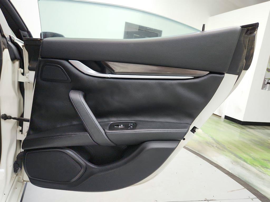 Used 2016 Maserati Ghibli RWD image 30