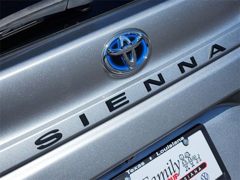 Certified 2022 Toyota Sienna LE image 9