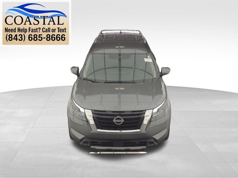 Used 2025 Nissan Pathfinder SL AWD/4WD image 11