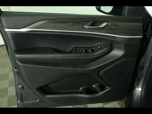 New 2026 Jeep Grand Cherokee Altitude AWD/4WD image 22