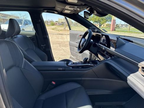 Used 2025 Toyota Crown Platinum image 26