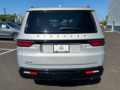Used 2023 Jeep Wagoneer Series II AWD/4WD image 7