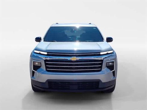 Used 2025 Chevrolet Traverse LT w/ Driver Confidence Package image 8