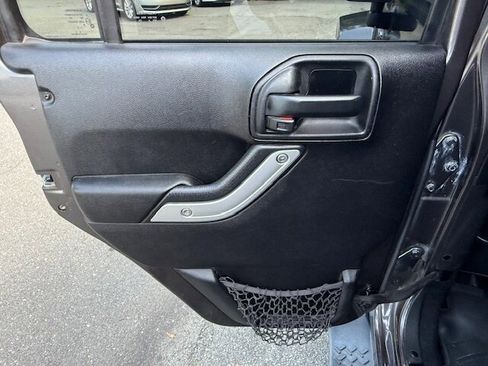 Used 2014 Jeep Wrangler Unlimited Sahara image 19