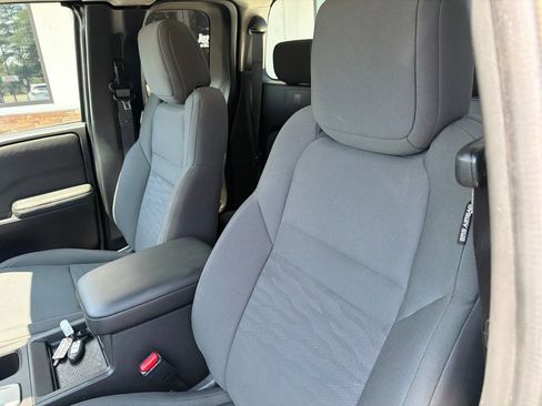 Used 2024 Nissan Frontier S w/ Technology Package RWD image 3