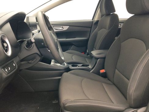 Used 2023 Kia Forte LXS w/ LXS Technology Package FWD image 17