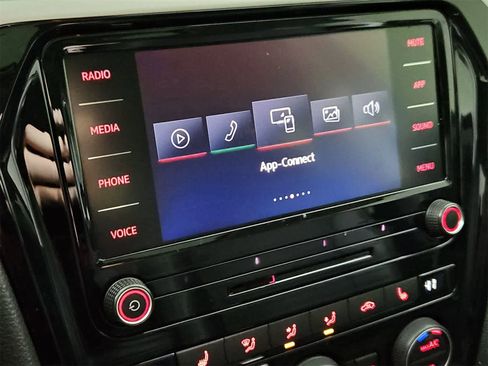 Certified 2022 Volkswagen Passat 2.0T SE image 30