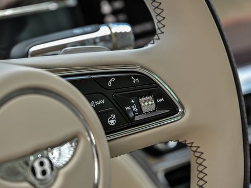 Used 2024 Bentley Flying Spur V8 AWD/4WD image 19