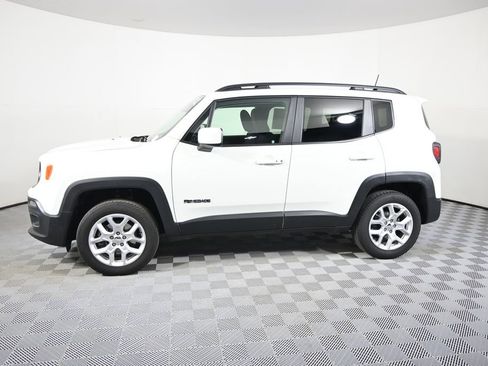 Used 2018 Jeep Renegade Latitude w/ Cold Weather Group image 2