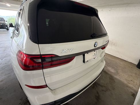 Used 2022 BMW X7 xDrive40i w/ M Sport Package AWD/4WD image 11