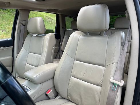 Used 2014 Jeep Grand Cherokee Limited AWD/4WD image 9