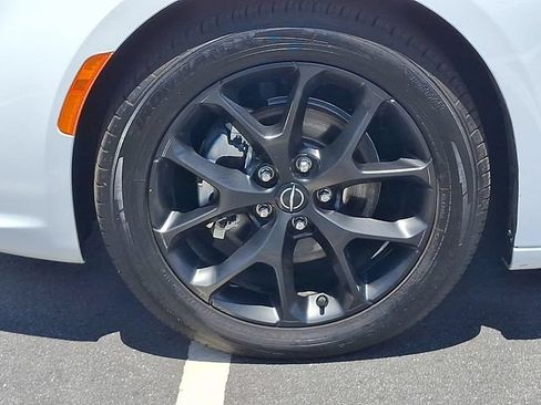 Used 2025 Chrysler Pacifica Limited FWD image 8