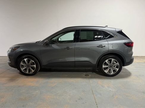 Used 2025 Ford Escape Platinum image 2