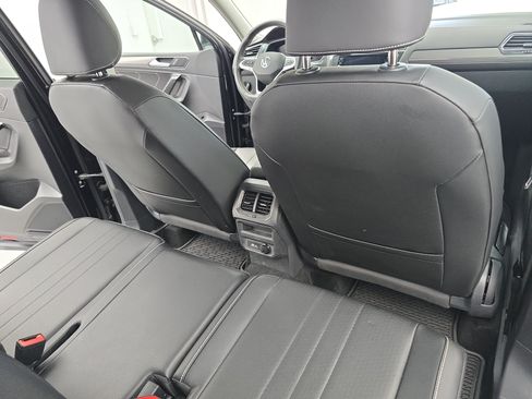 Certified 2024 Volkswagen Tiguan SE FWD image 11