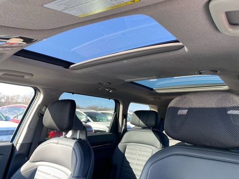 Used 2024 Kia EV9 Land image 15